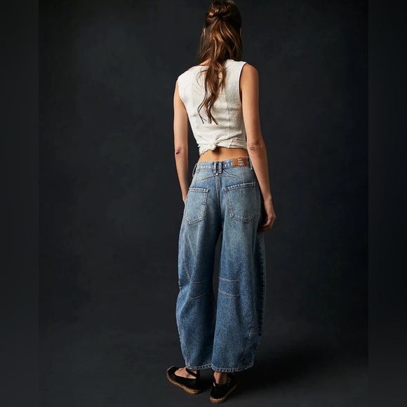 Free People We The Free Good Luck Mid-Rise Barrel Jeans 🦋 Size 24 🦋 Like New - Picture 3 of 7